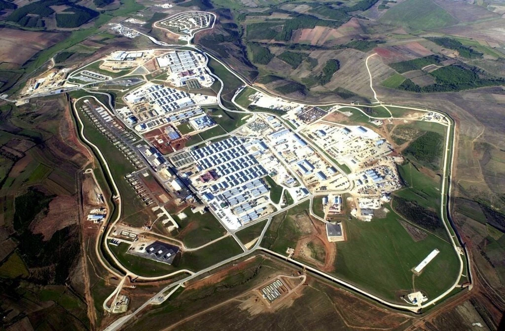 Η μεγαλύτερη παγκοσμίως αμερικανική βάση βρίσκεται στα σύνορα των Σκοπίων (βίντεο)